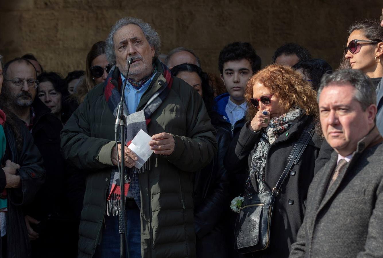 «Silencio blanco» para despedir a Salvador Távora entre su gente en Sevilla